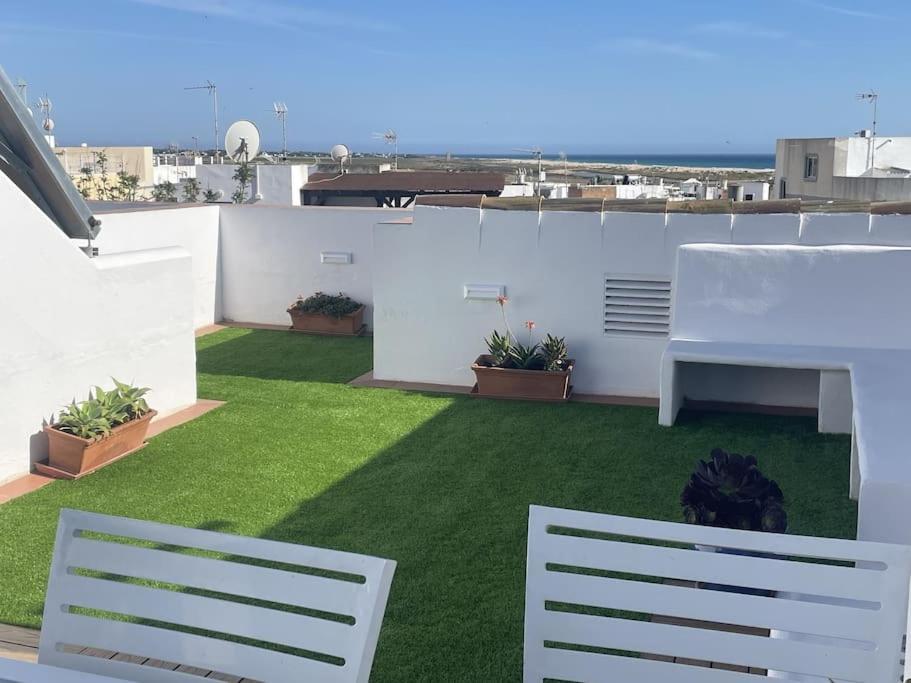 コニル・デ・ラ・フロンテラ Casa Lola Conil, Azotea Al Mar Y Parking Solo Familias O Parejasヴィラ エクステリア 写真