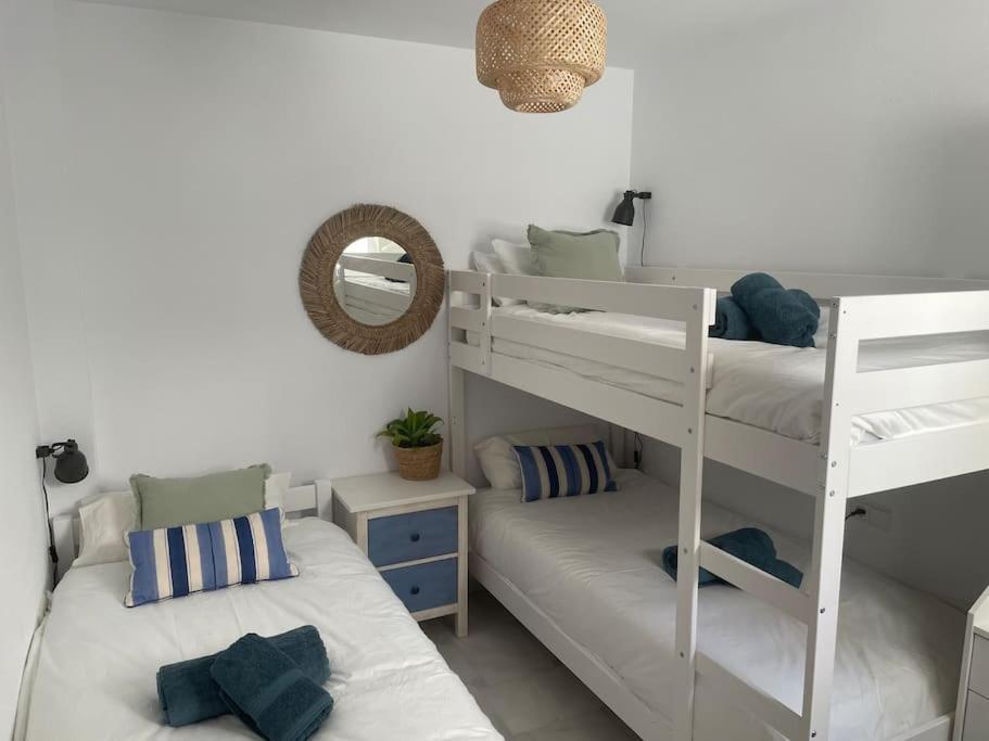 コニル・デ・ラ・フロンテラ Casa Lola Conil, Azotea Al Mar Y Parking Solo Familias O Parejasヴィラ エクステリア 写真