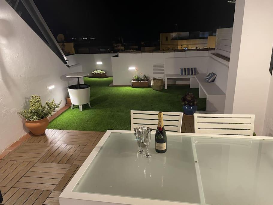 コニル・デ・ラ・フロンテラ Casa Lola Conil, Azotea Al Mar Y Parking Solo Familias O Parejasヴィラ エクステリア 写真